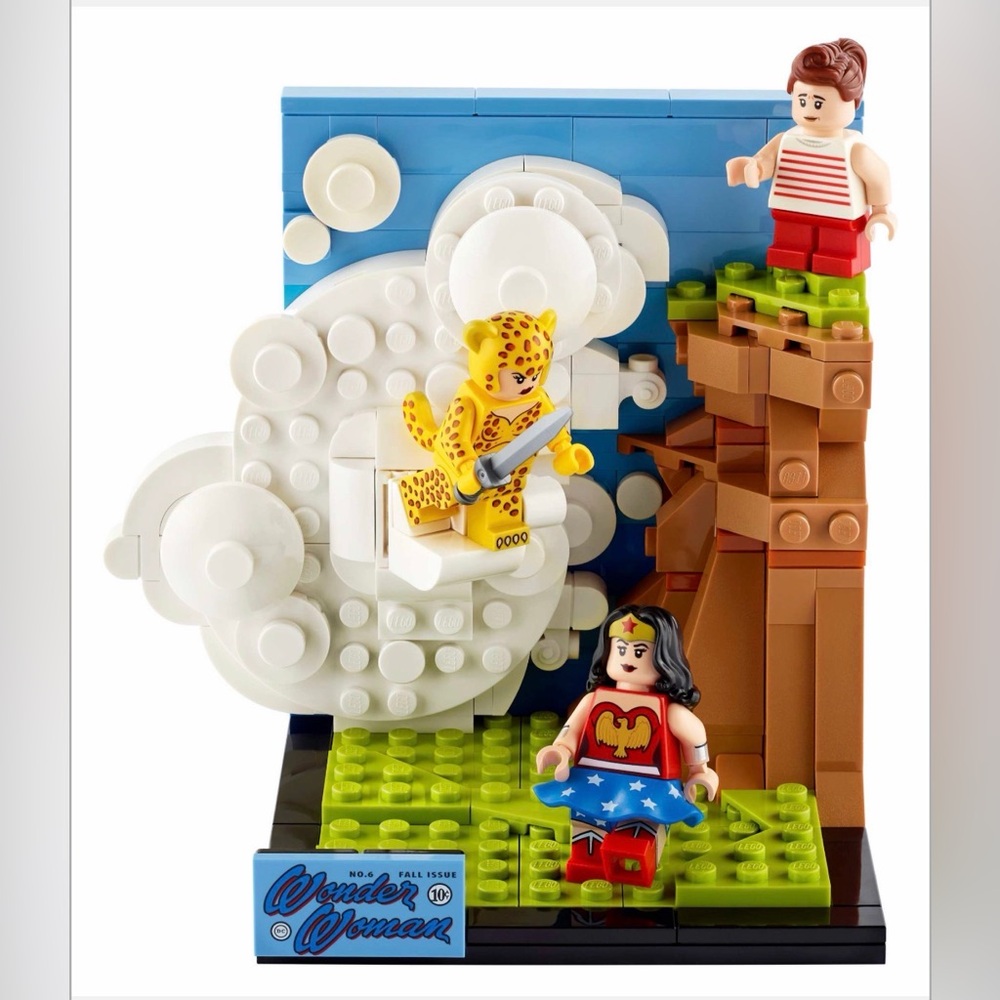 LEGO Wonder Woman Special Edition Set 77906 - Picture 3 of 12
